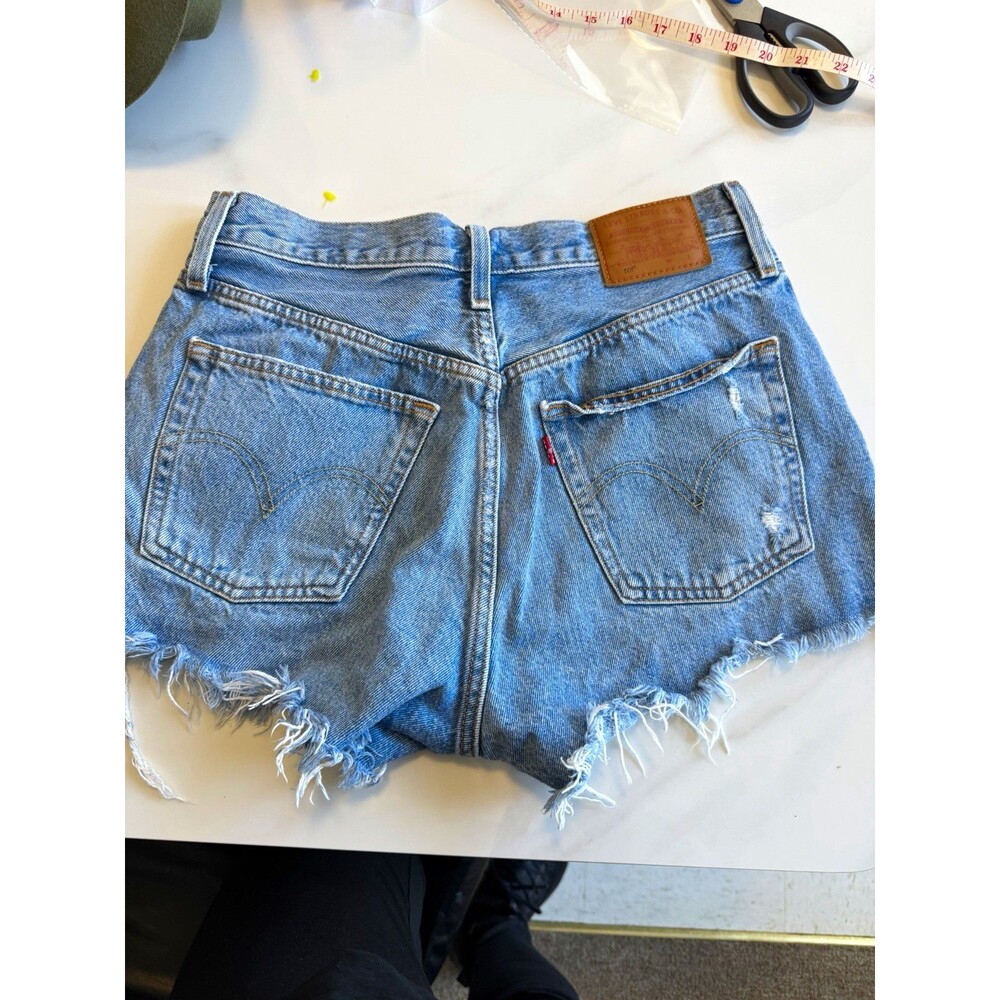 Levi’s 501 Women’s Distressed Cutoff Denim Shorts W30 Light Wash Frayed Y2K